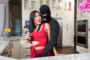 Đã quan hệ với một cô gái gợi cảm ngay lần gặp đầu tiên