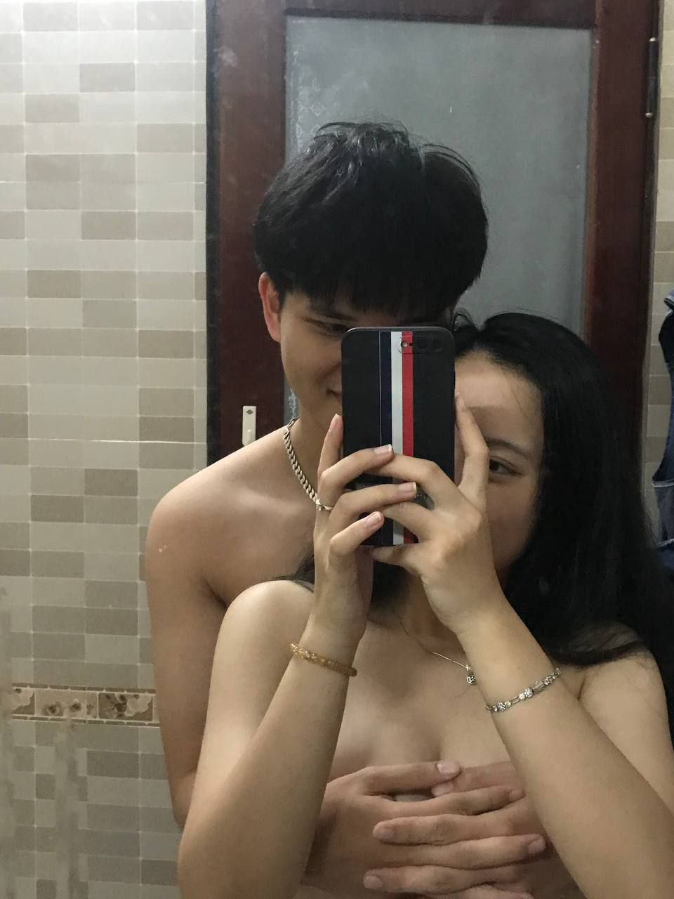 Về thăm quê được chị gái cho cạ buồi vào vú