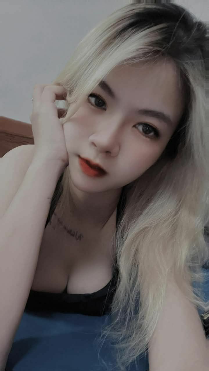 Anh thích ngắm nhìn em bị địt tập thể vợ à